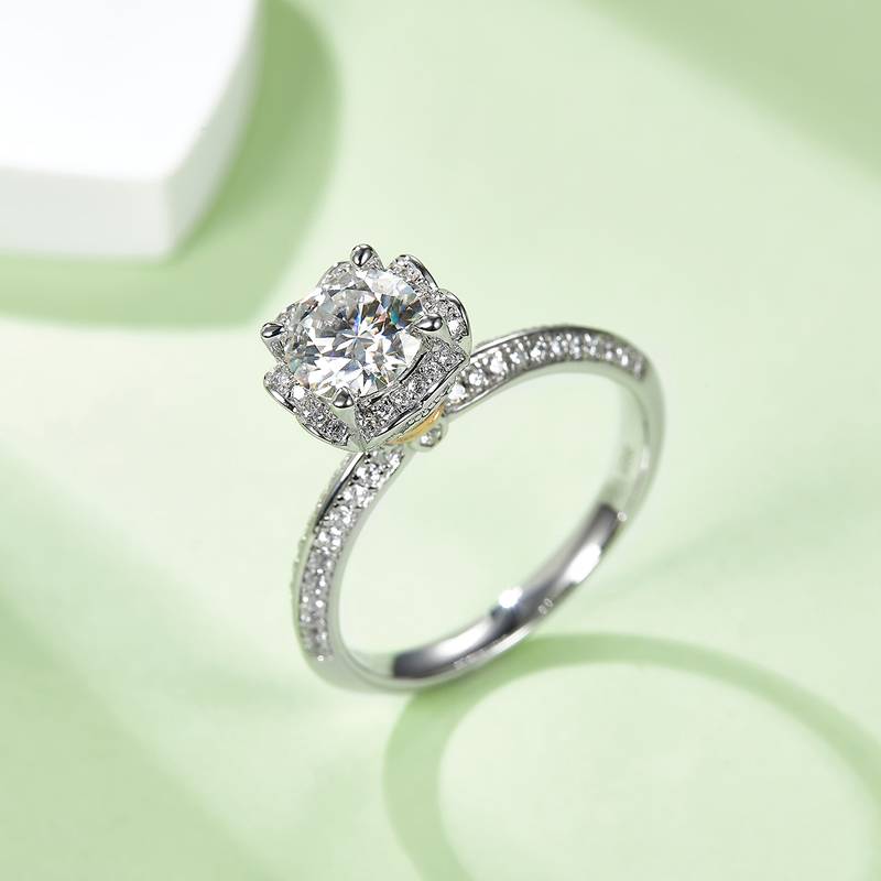 直臂豪镶爱心手捧花S925银镀白金MoissaniteWomen's Ring1ctD级